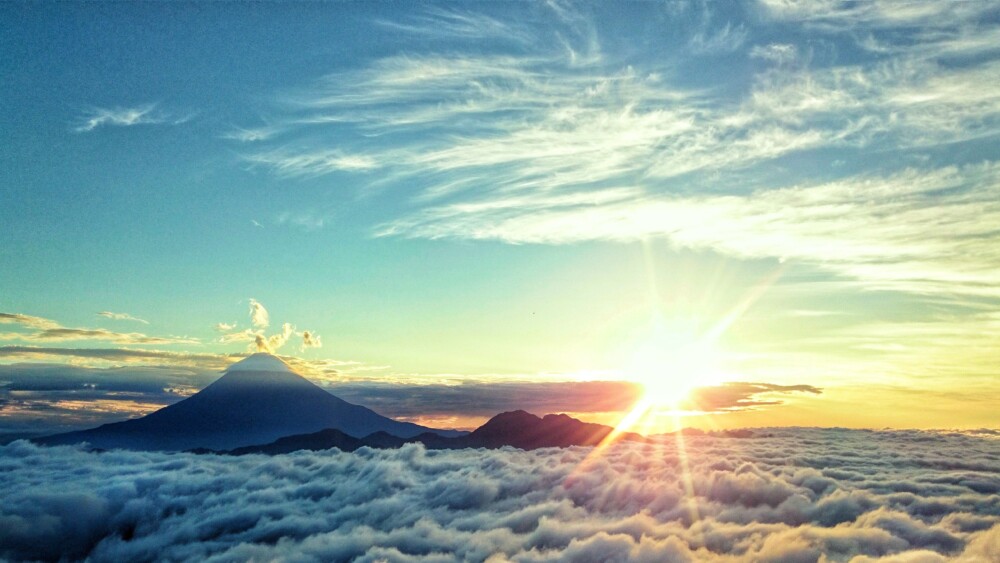 朝陽、山、雲